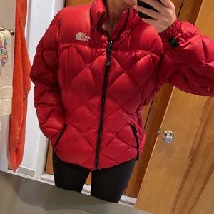 TNF THE NORTH FACE red quilted puffer w cinched waist. Women’s size Large